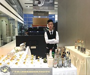 【佛山展翅調(diào)酒咖啡西點培訓學?！?017年3月17日佛山慶豐路暢捷豹路虎4S店邀請韋杰花式調(diào)酒演出節(jié)目嘉賓！