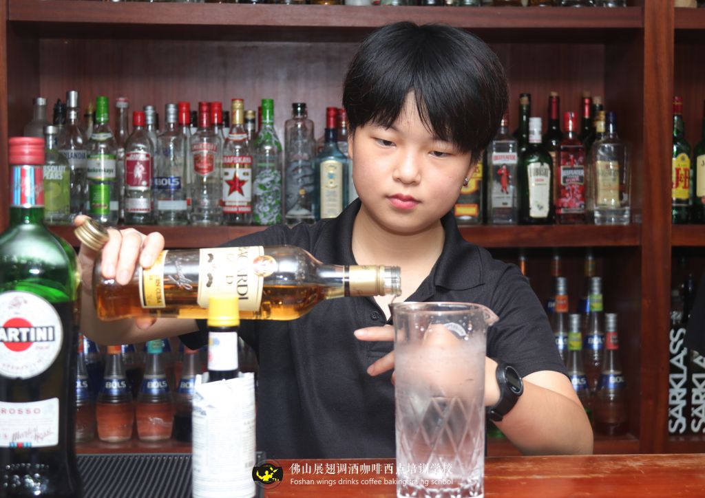 2020屆畢業(yè)生就業(yè)難？調(diào)酒師是個(gè)好選擇